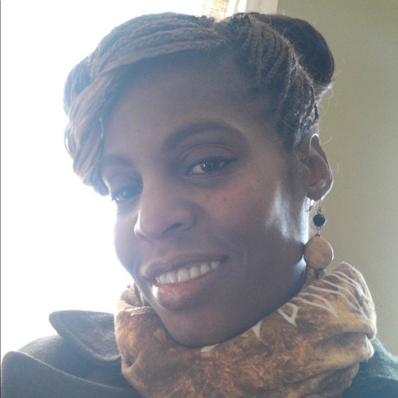 Meet your Posher, Lisa - Picture 1 of 1